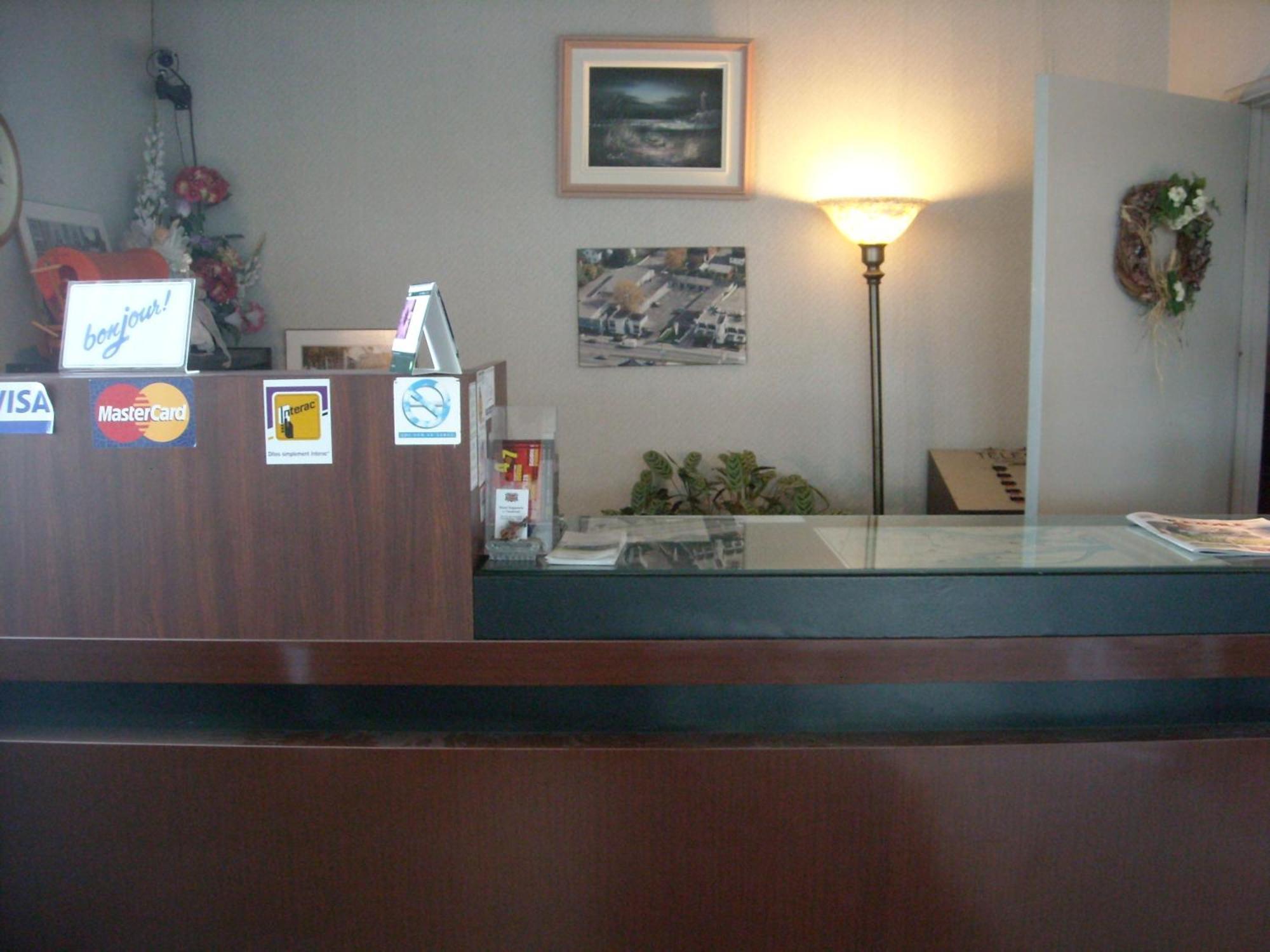 Motel Seigneurie De Vaudreuil المظهر الخارجي الصورة