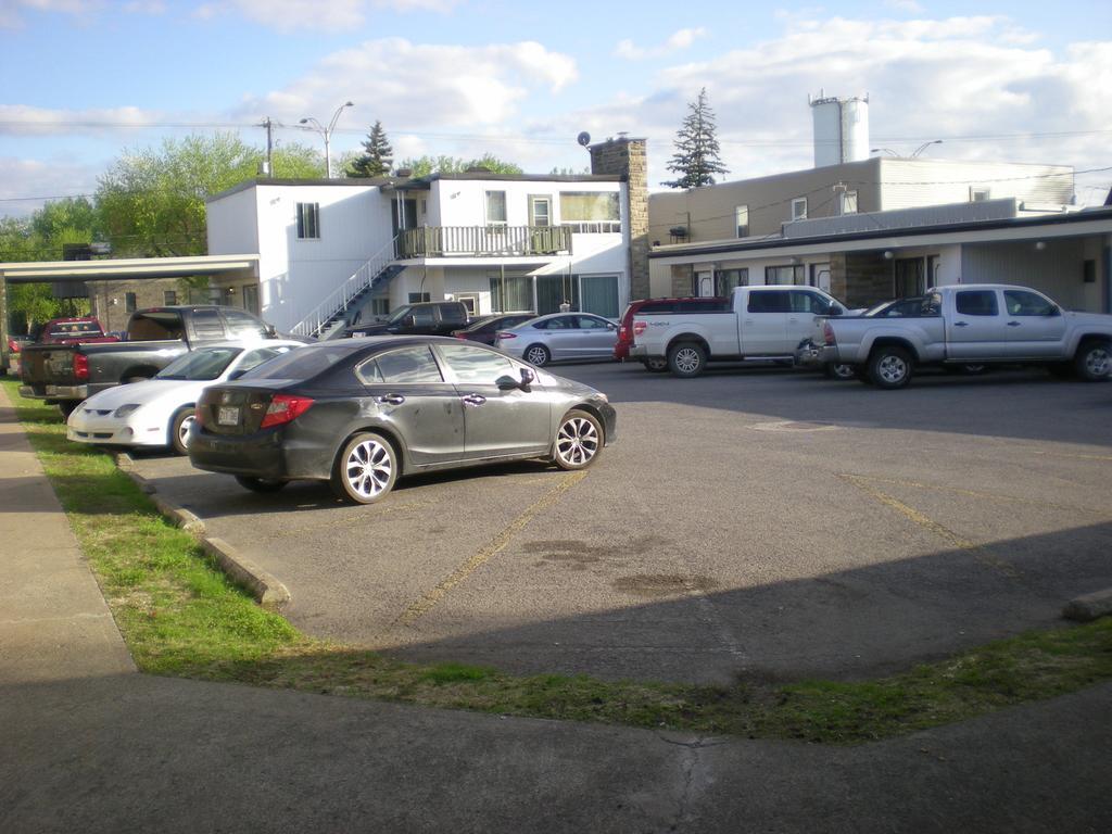 Motel Seigneurie De Vaudreuil المظهر الخارجي الصورة